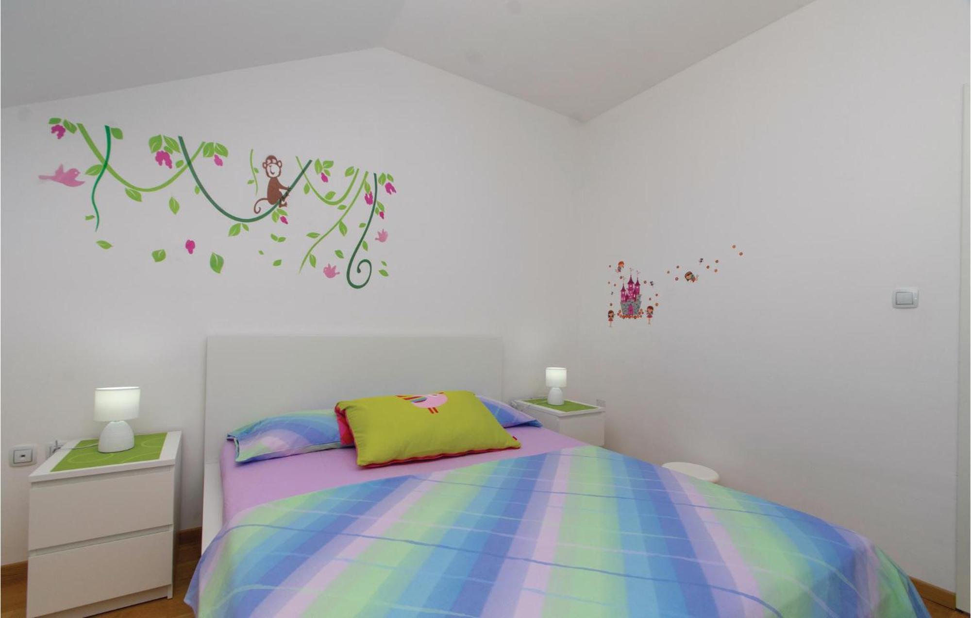 Awesome Apartment In Racisce With Wifi Exterior foto