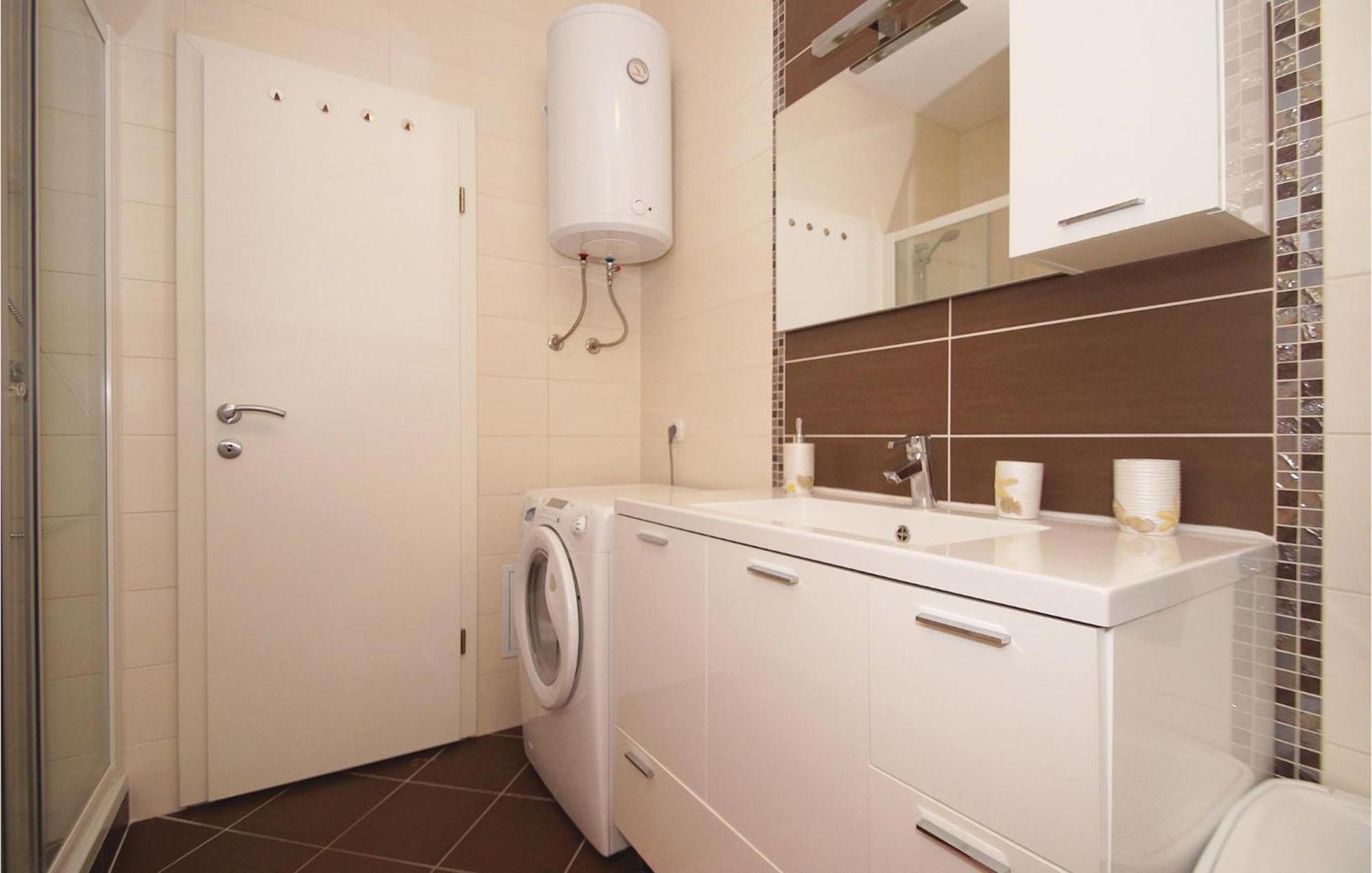 Awesome Apartment In Racisce With Wifi Exterior foto