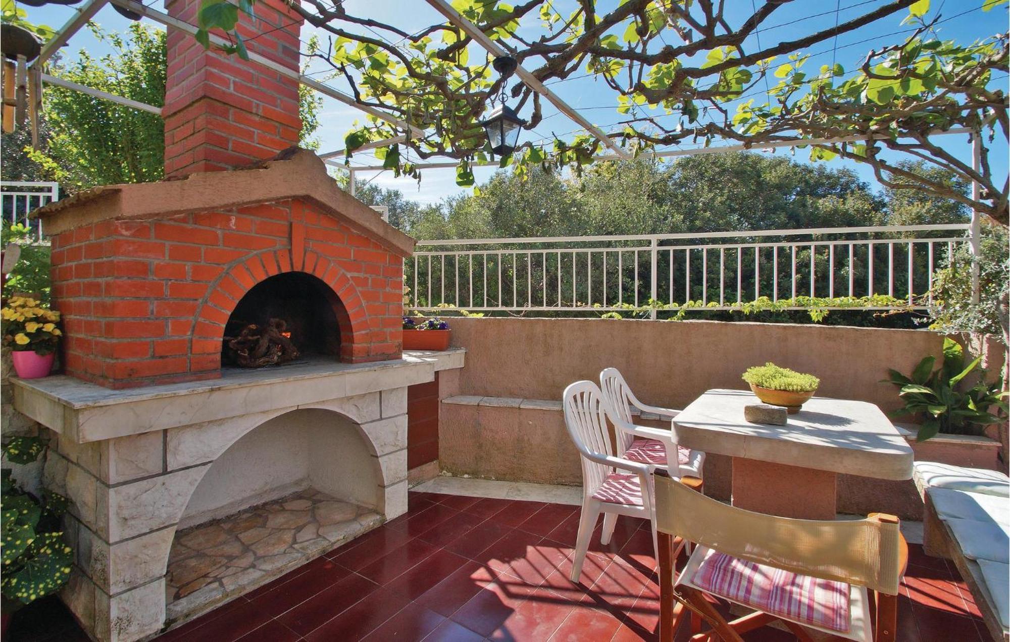 Awesome Apartment In Racisce With Wifi Exterior foto